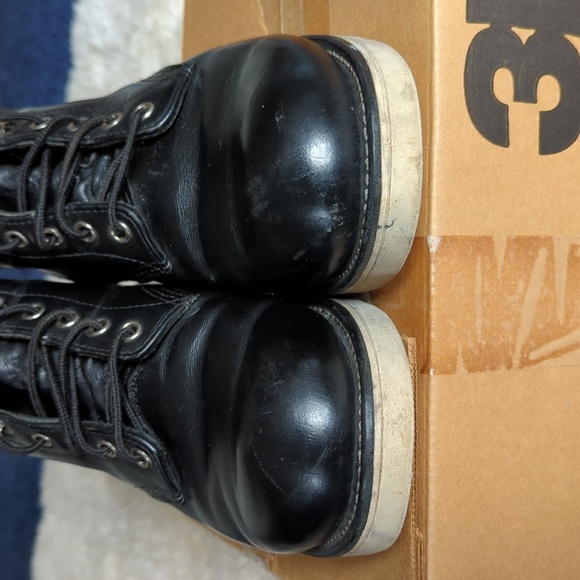 Red Wing 8165 Round Toe Heritage Boots - Picture 7 of 16